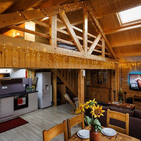 Spacious Cabin Evcharger And Free Parking Near Cambridge ภายนอก รูปภาพ
