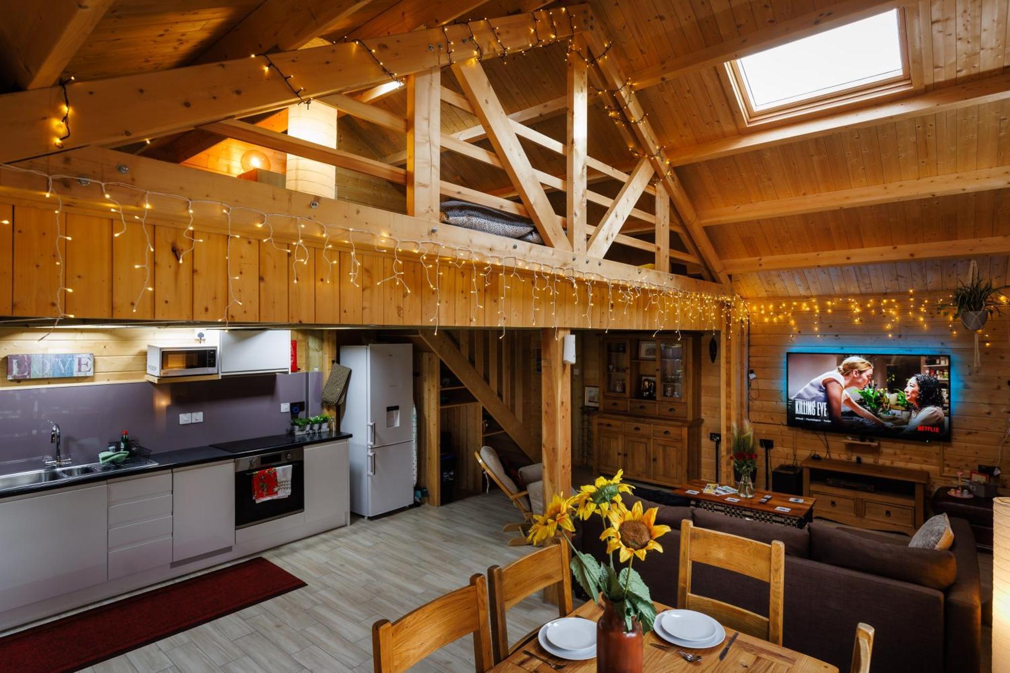 Spacious Cabin Evcharger And Free Parking Near Cambridge ภายนอก รูปภาพ